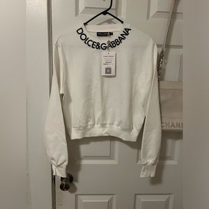 Dolce & Gabbana
logo-embroidered cropped sweatshirt